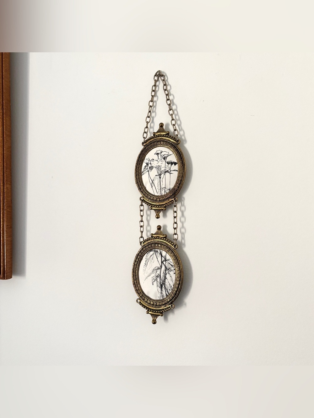 Vintage Tiered Chain Wall Hanging Ornate Italian Brass Double Oval Picture Frame